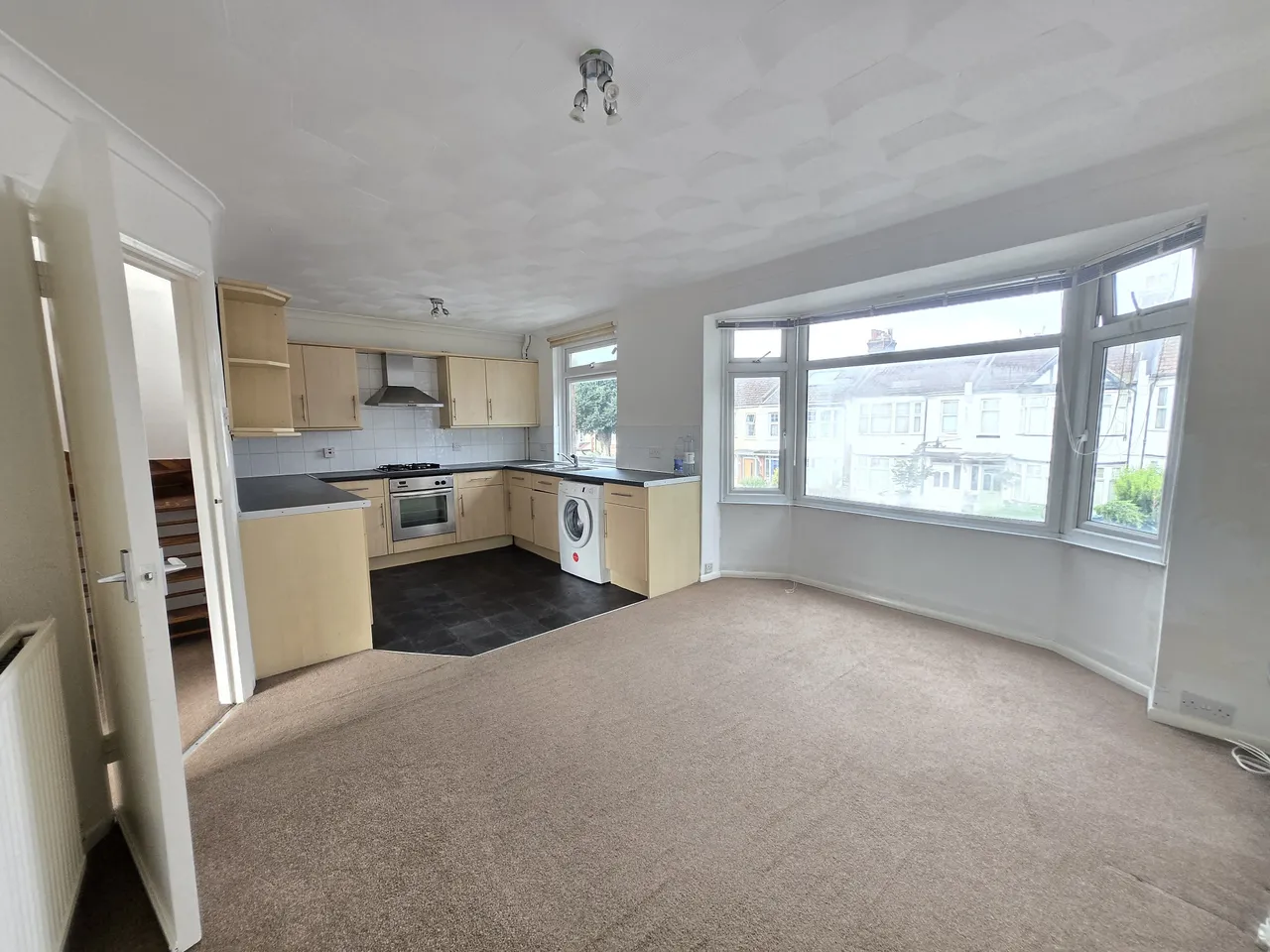 2 bed flat to rent, Portland Villas, BN3
