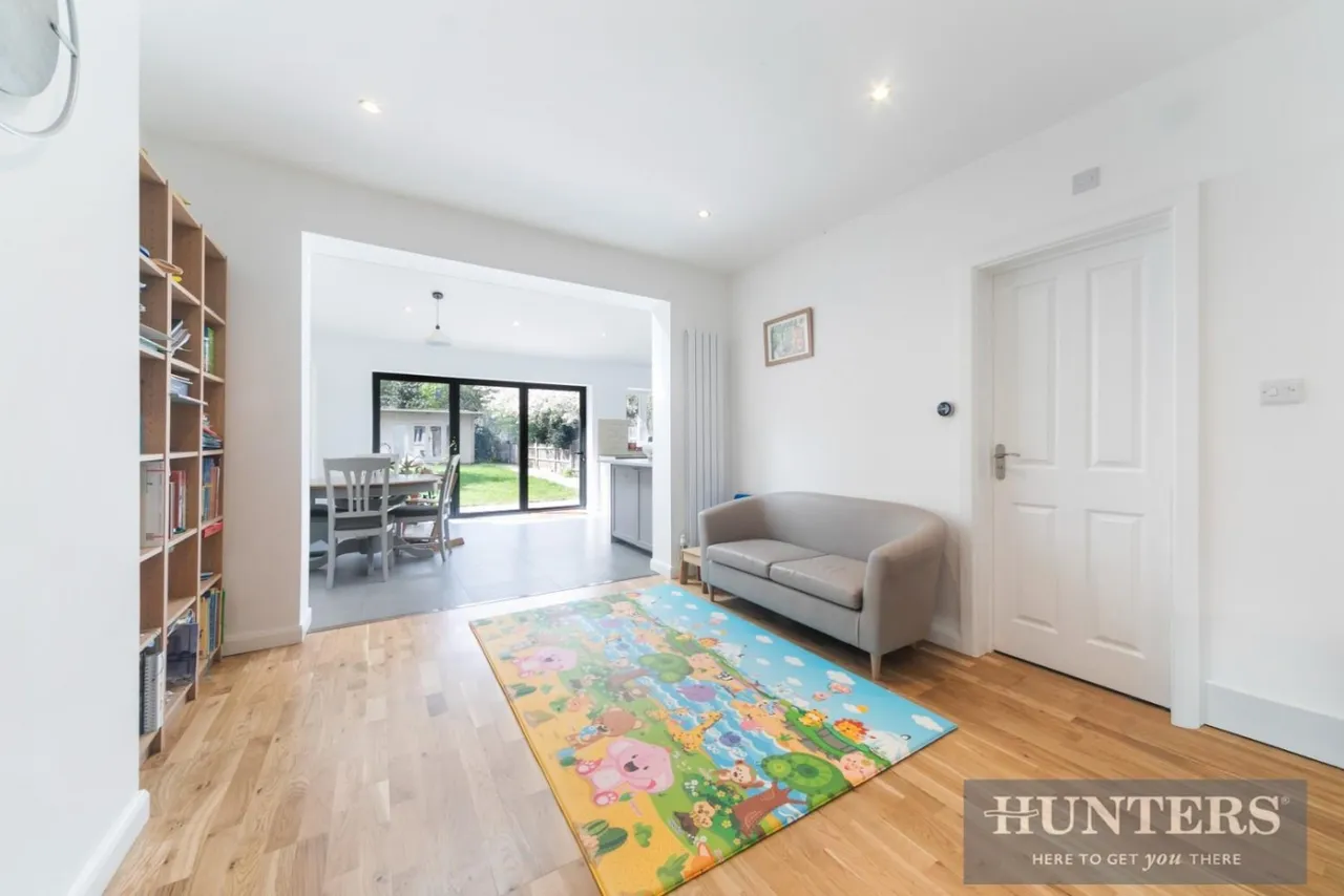 Lynwood Drive, Worcester Park, photo 12