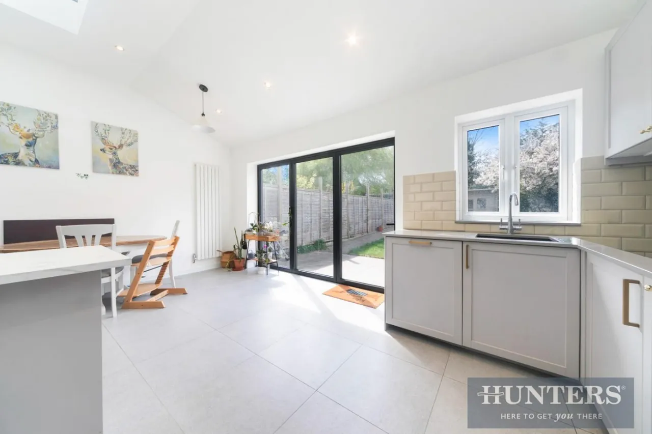 Lynwood Drive, Worcester Park, photo 6