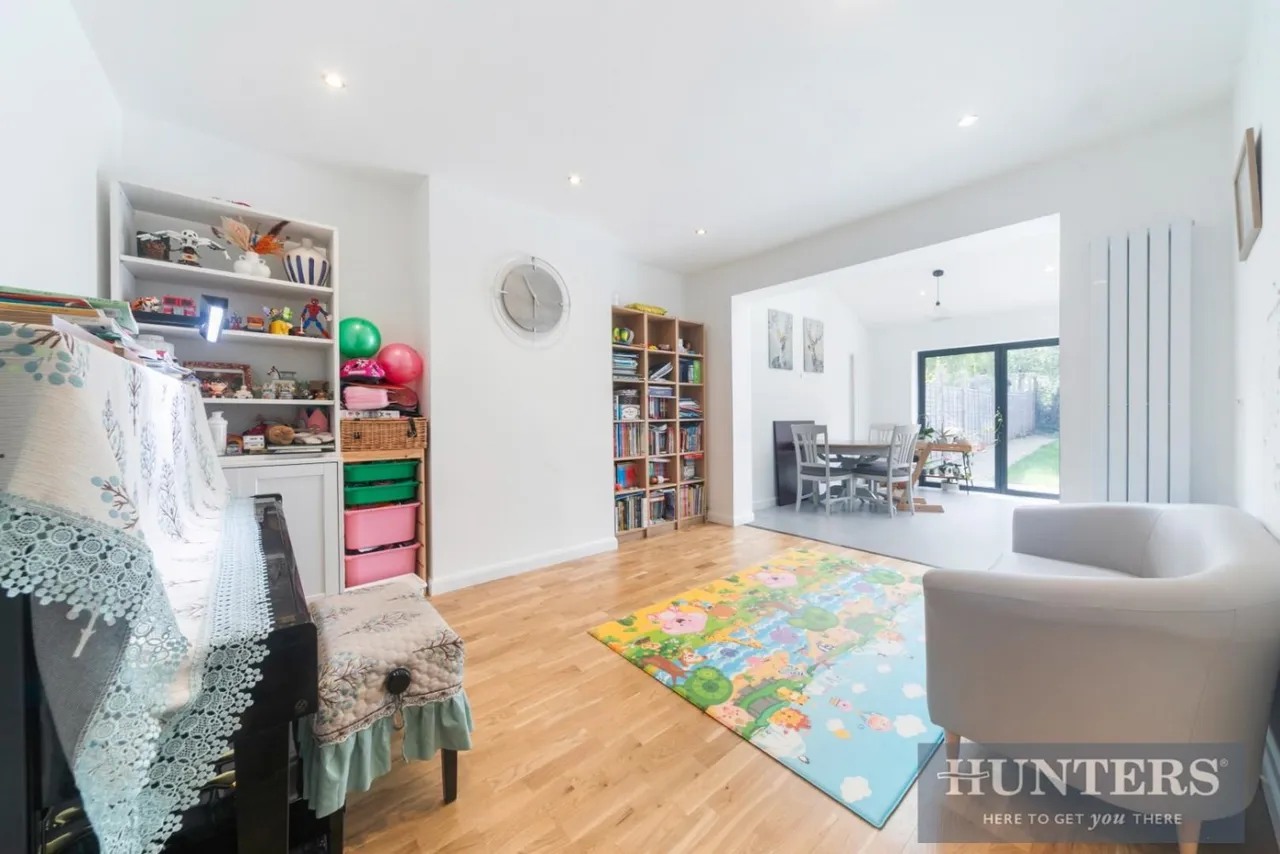 Lynwood Drive, Worcester Park, photo 8