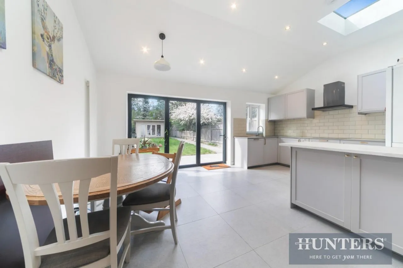 Lynwood Drive, Worcester Park, photo 2