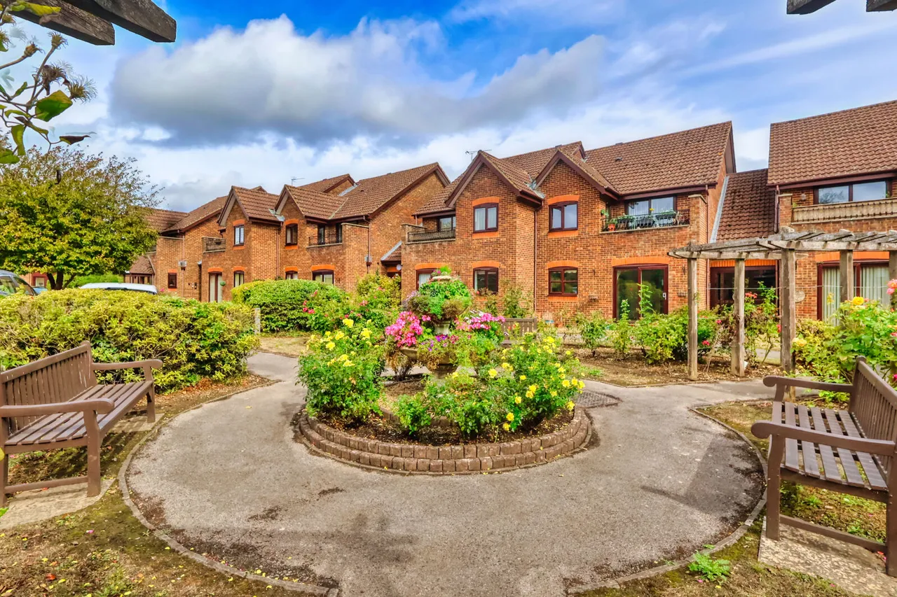 Old School Close, High Wycombe, HP14, photo 10