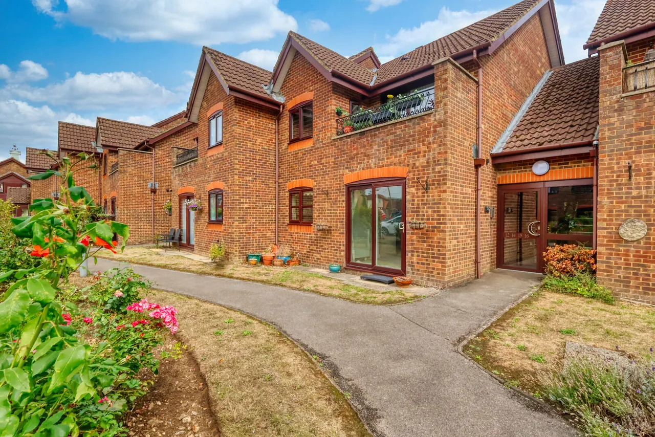 Old School Close, High Wycombe, HP14, photo 4