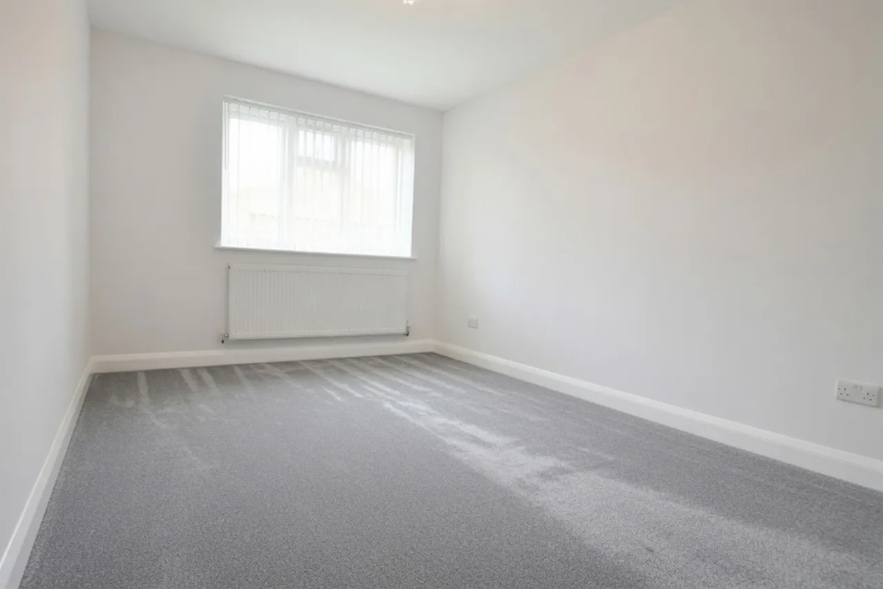 Ashfield Avenue, Feltham, photo 6