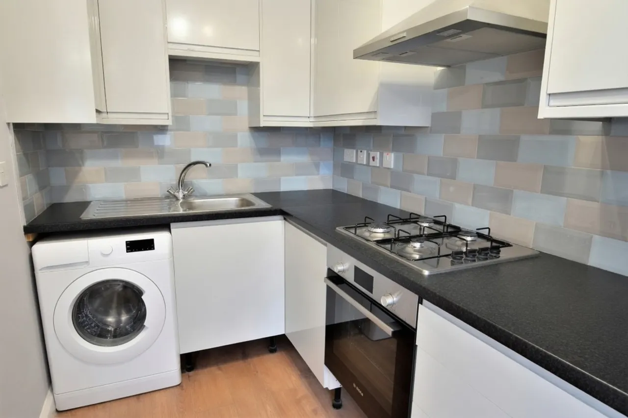 Ashfield Avenue, Feltham, photo 2