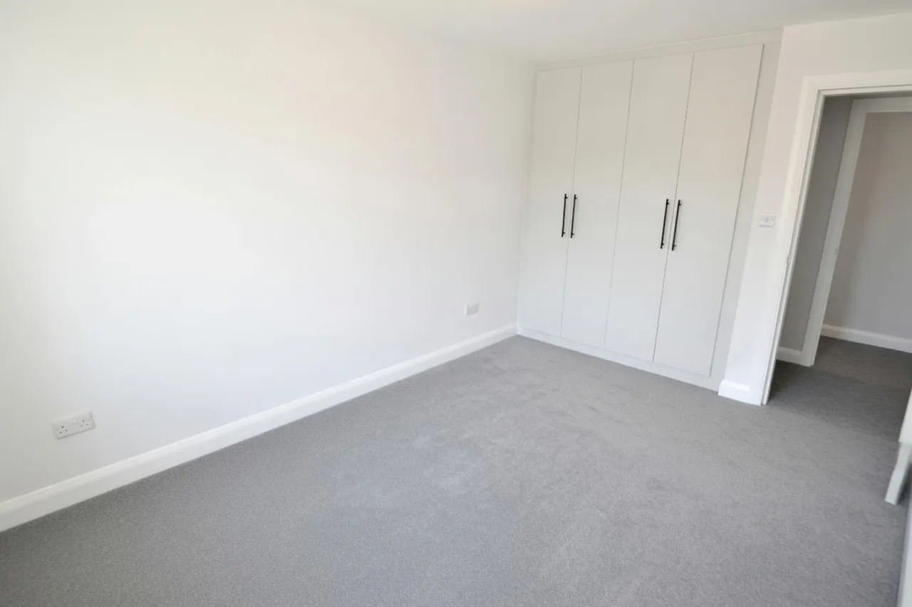 Ashfield Avenue, Feltham, photo 5