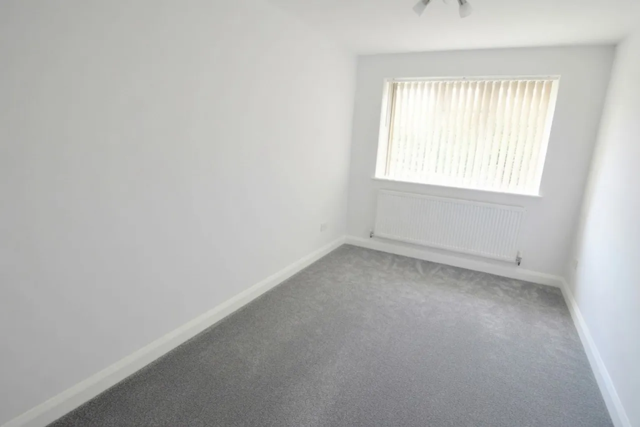 Ashfield Avenue, Feltham, photo 7