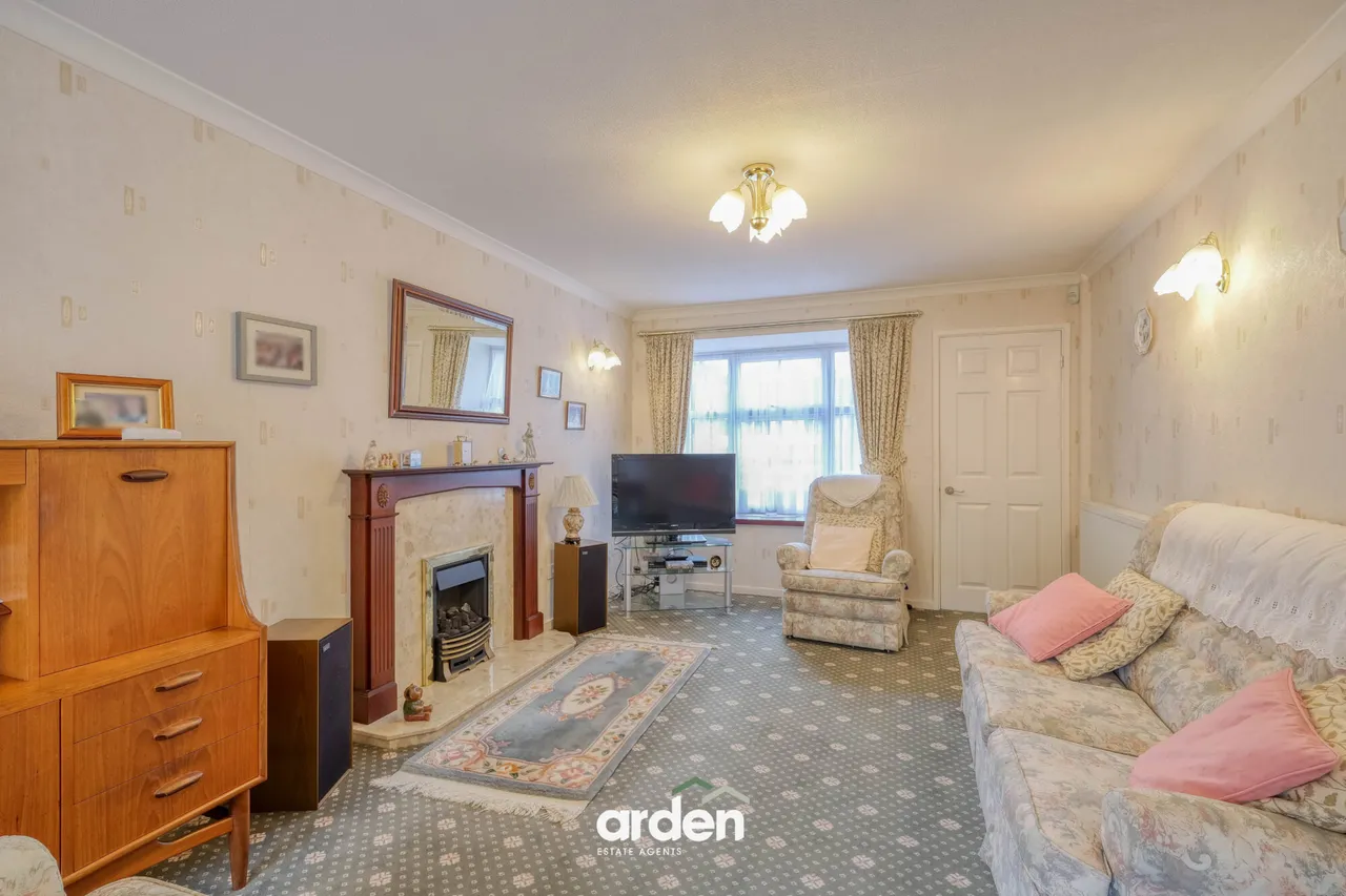 Lyall Gardens, Rednal, B45, photo 5