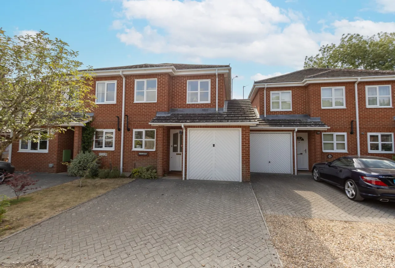 3 bed house for sale — Derwent Phoenix Terrace, Hartley Wintney, Hook, RG27 8RU