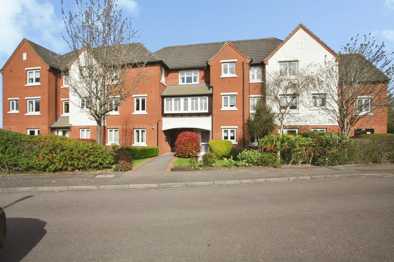 2 bed flat for sale — Curie Close, RUGBY