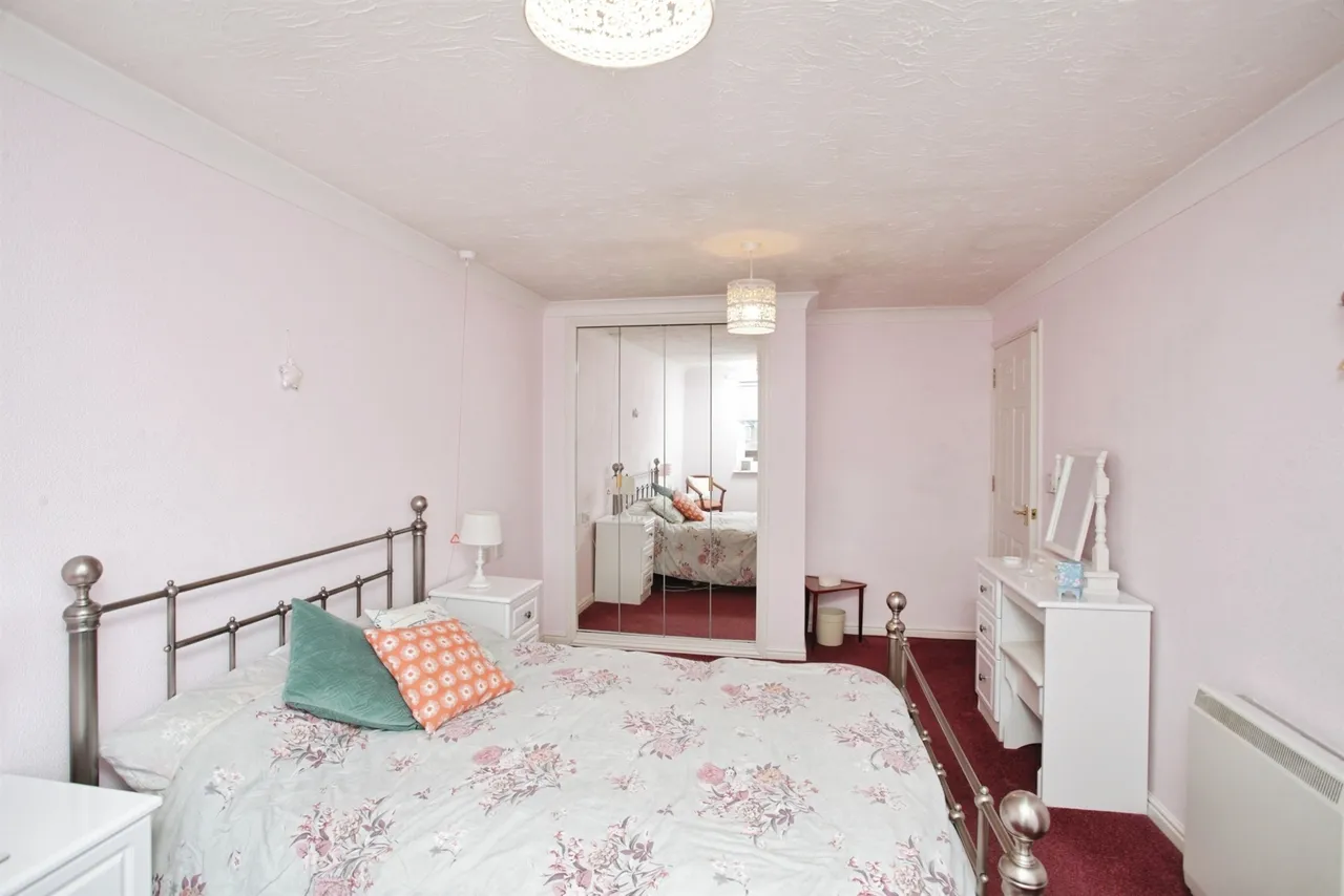 Curie Close, RUGBY, photo 11