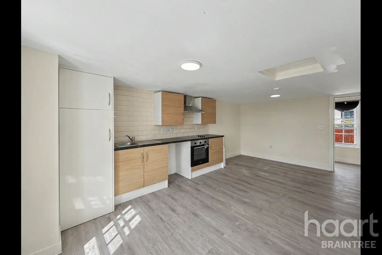 2 bed flat to rent, High Street, Braintree, CM7
