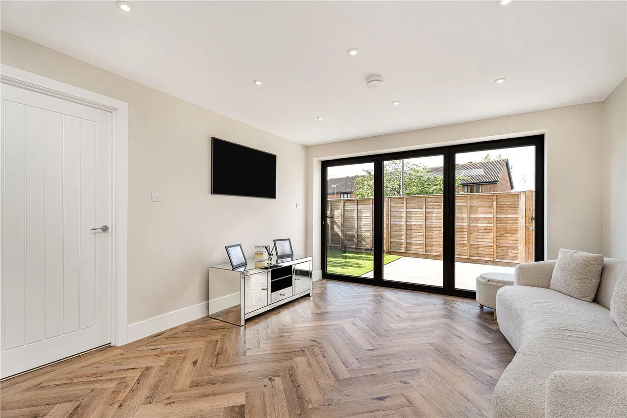 Clarence Street, Egham, TW20, photo 9