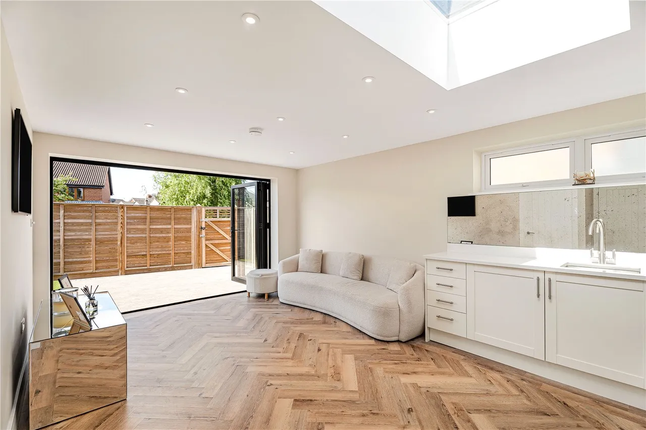Clarence Street, Egham, TW20, photo 5
