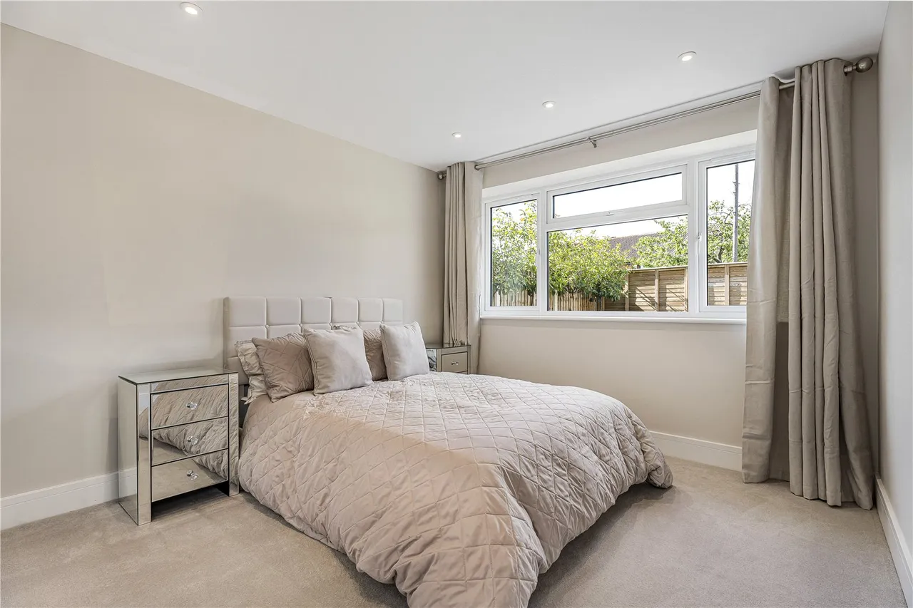 Clarence Street, Egham, TW20, photo 3