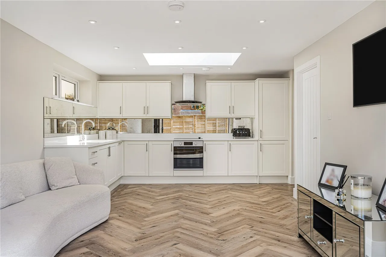 Clarence Street, Egham, TW20, photo 11