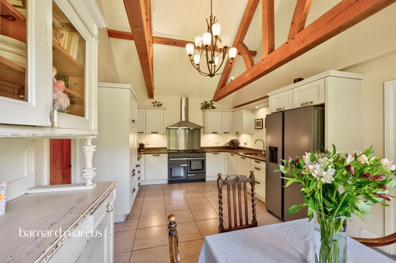 Kings Arms Court, Ockley, Dorking, photo 9