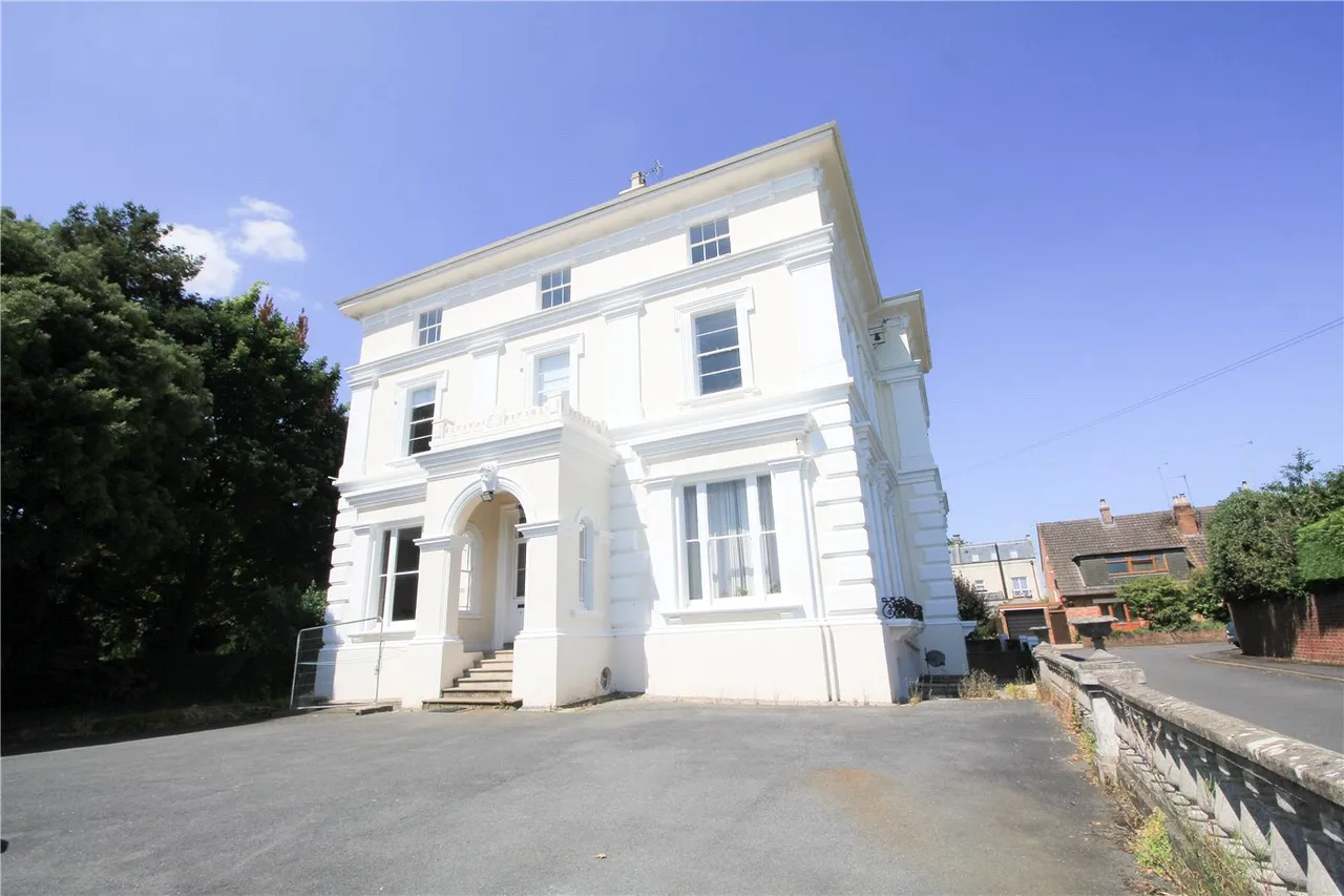 2 bed flat to rent, Hillcourt Road, Cheltenham, GL52