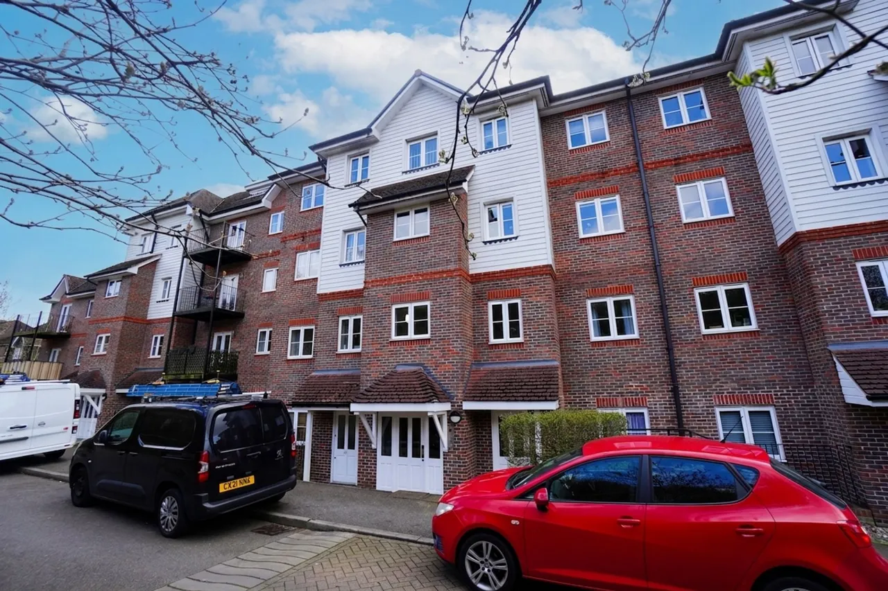 2 bed flat for sale, Freer Crescent, Aspen Court, HP13