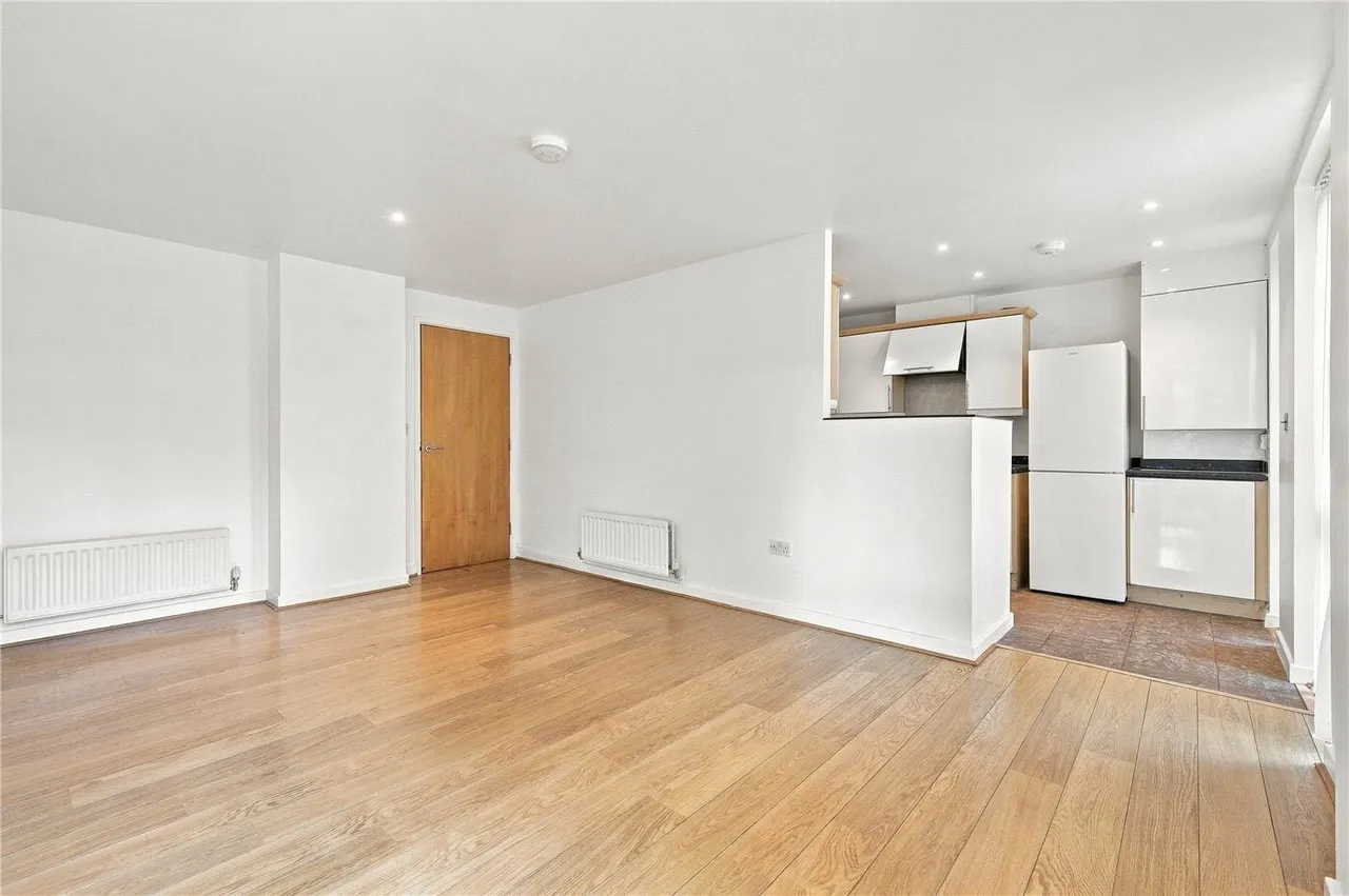 2 bed flat to rent, Southwold Road, London, E5
