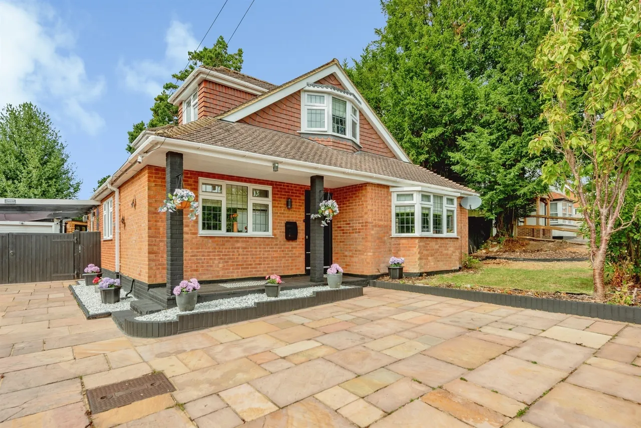 4 bed house for sale — Church Road, Copthorne, Crawley