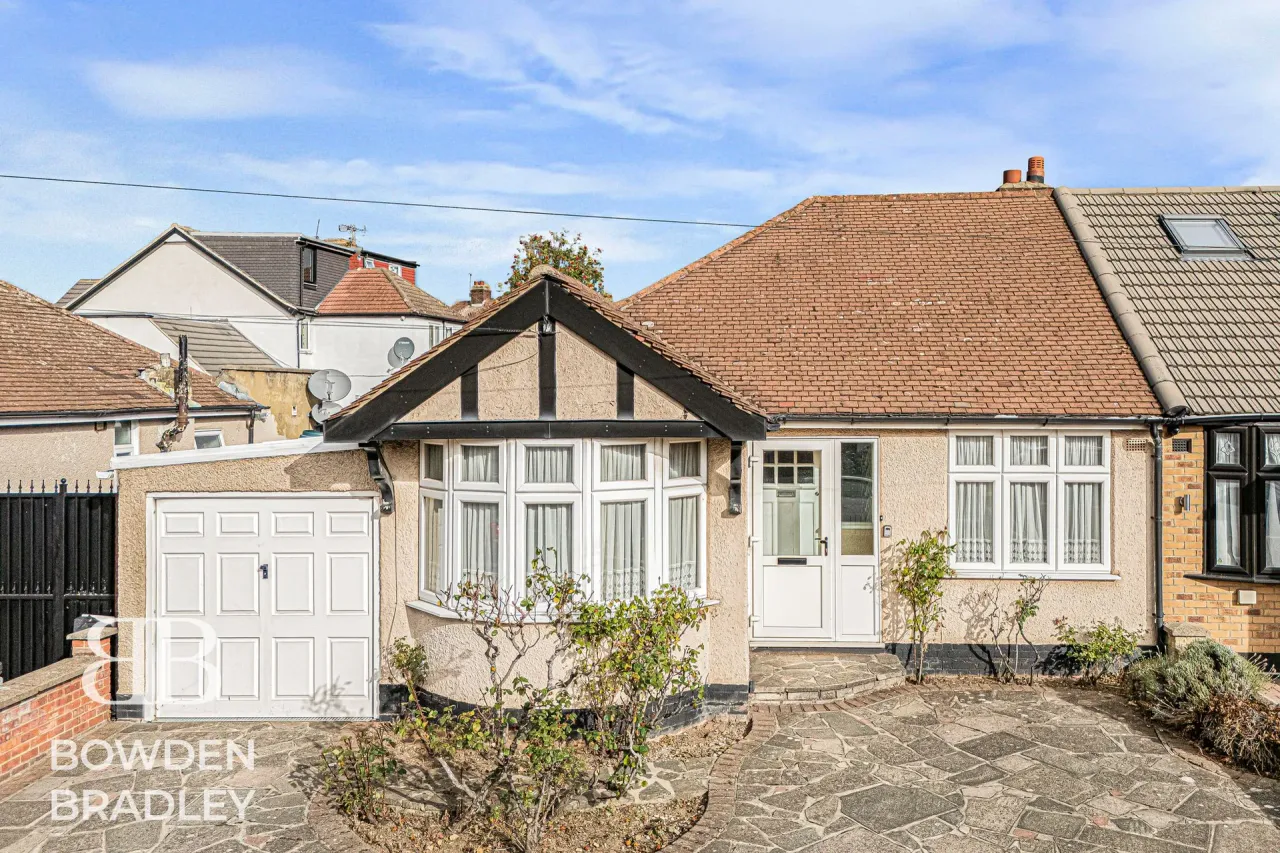 3 bed house for sale, Clayhall Avenue, Clayhall, IG5