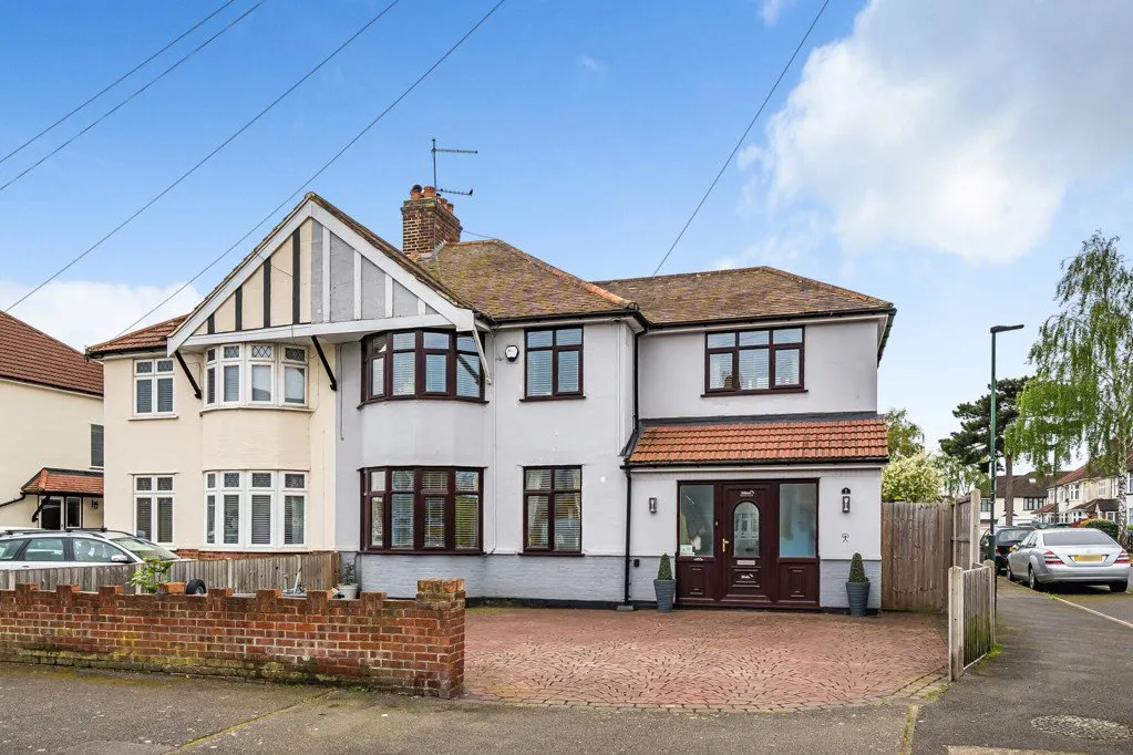 4 bed house for sale — Darwin Road, DA16