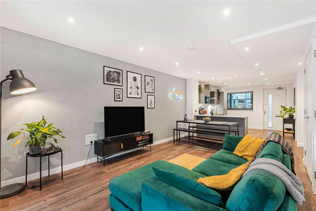 Wallis Road, London, E9 5TF, photo 3