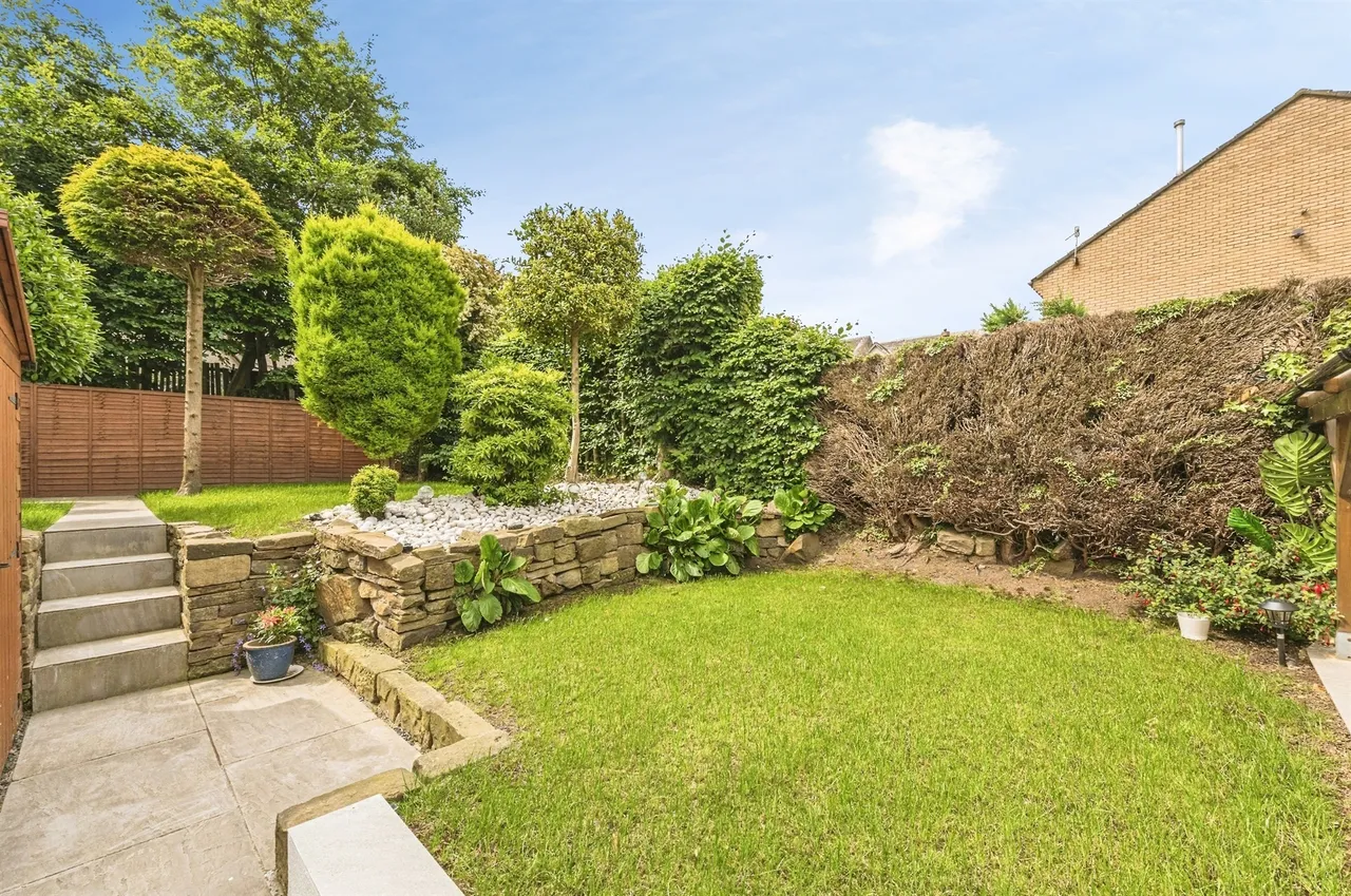 Wood Lane, Huddersfield, HD4, photo 16