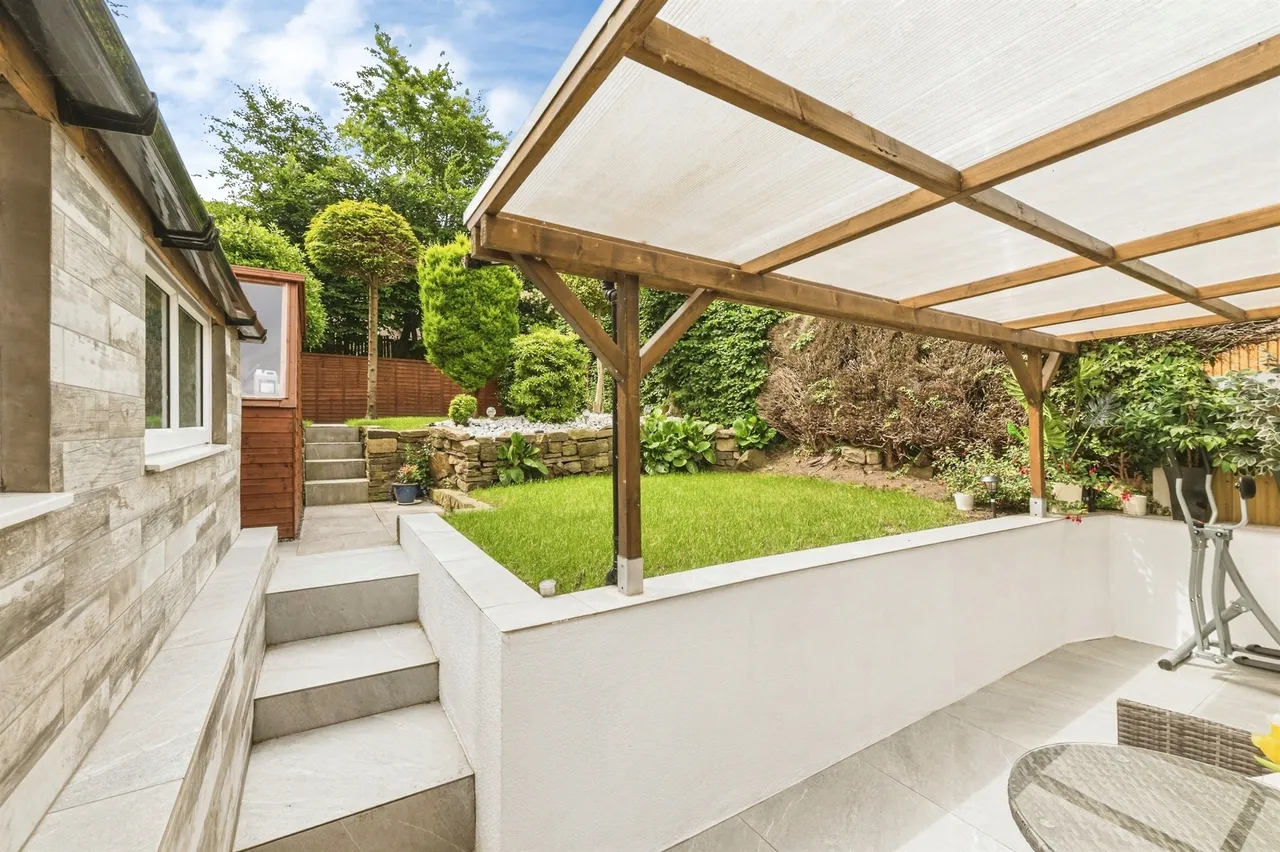 Wood Lane, Huddersfield, HD4, photo 15
