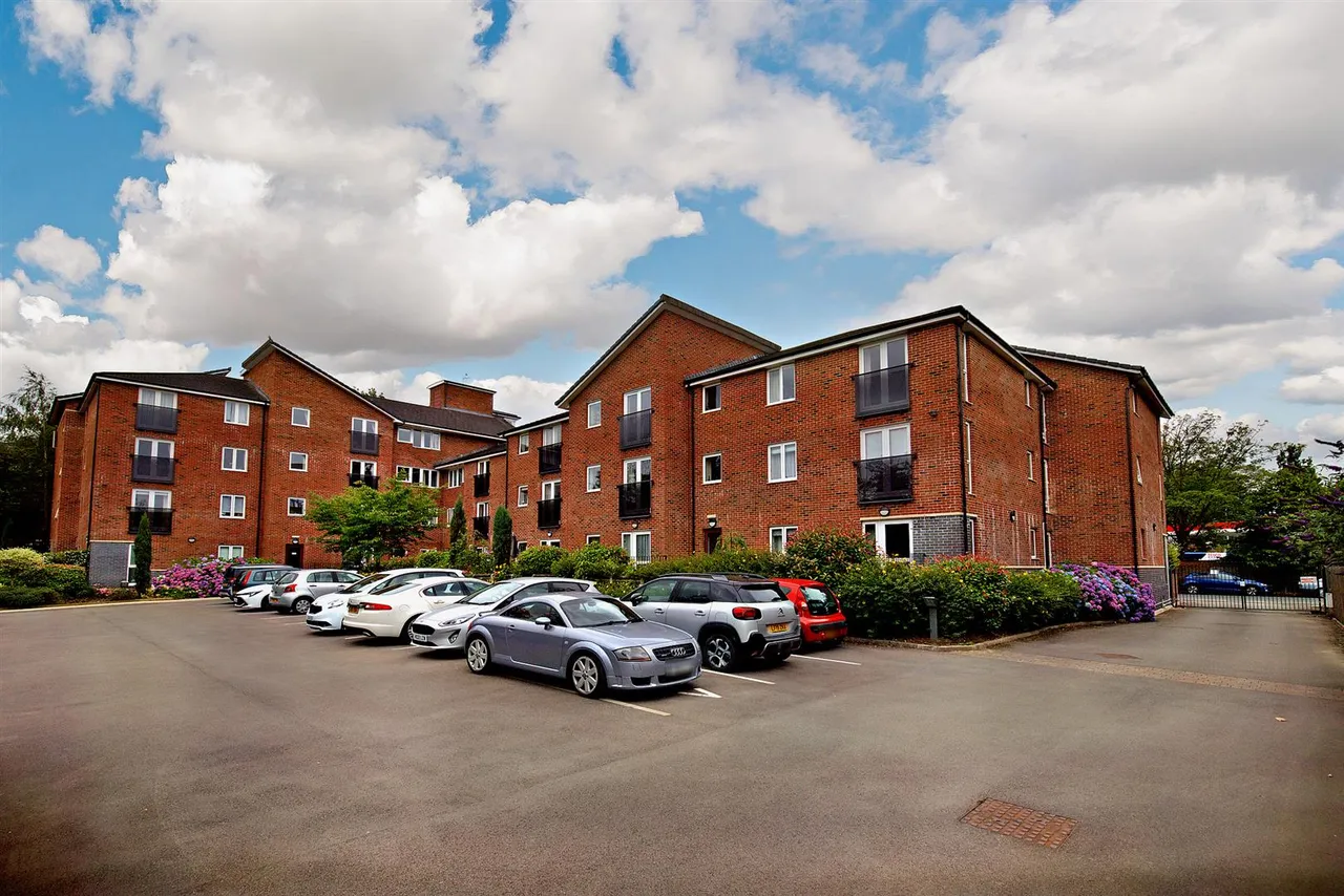 2 bed flat for sale, Albany Road, Manchester, M21