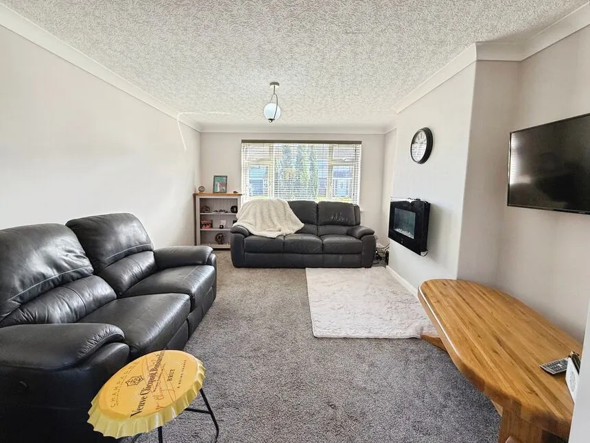 Dore Avenue, North Hykeham, LN6, photo 2
