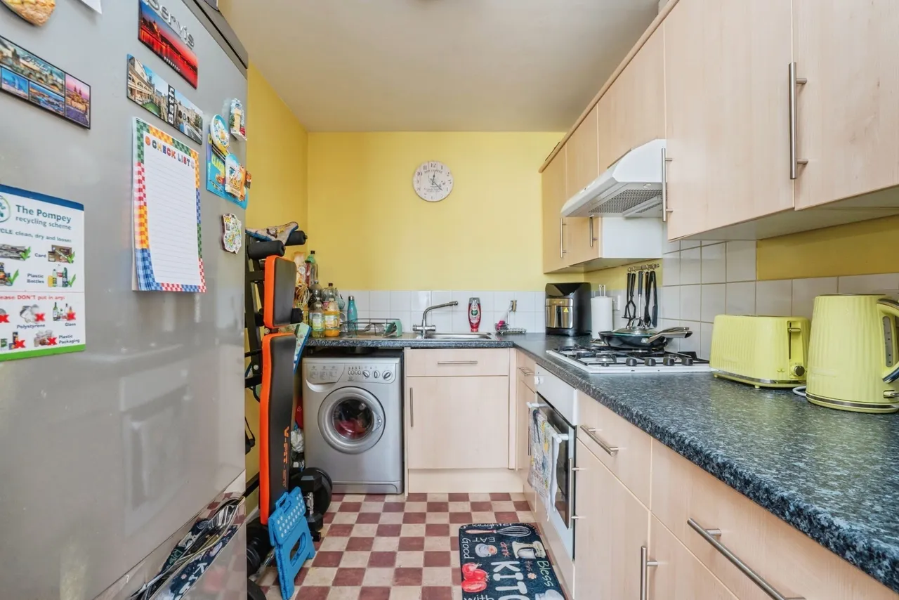 Gladys Avenue, Portsmouth, PO2, photo 4