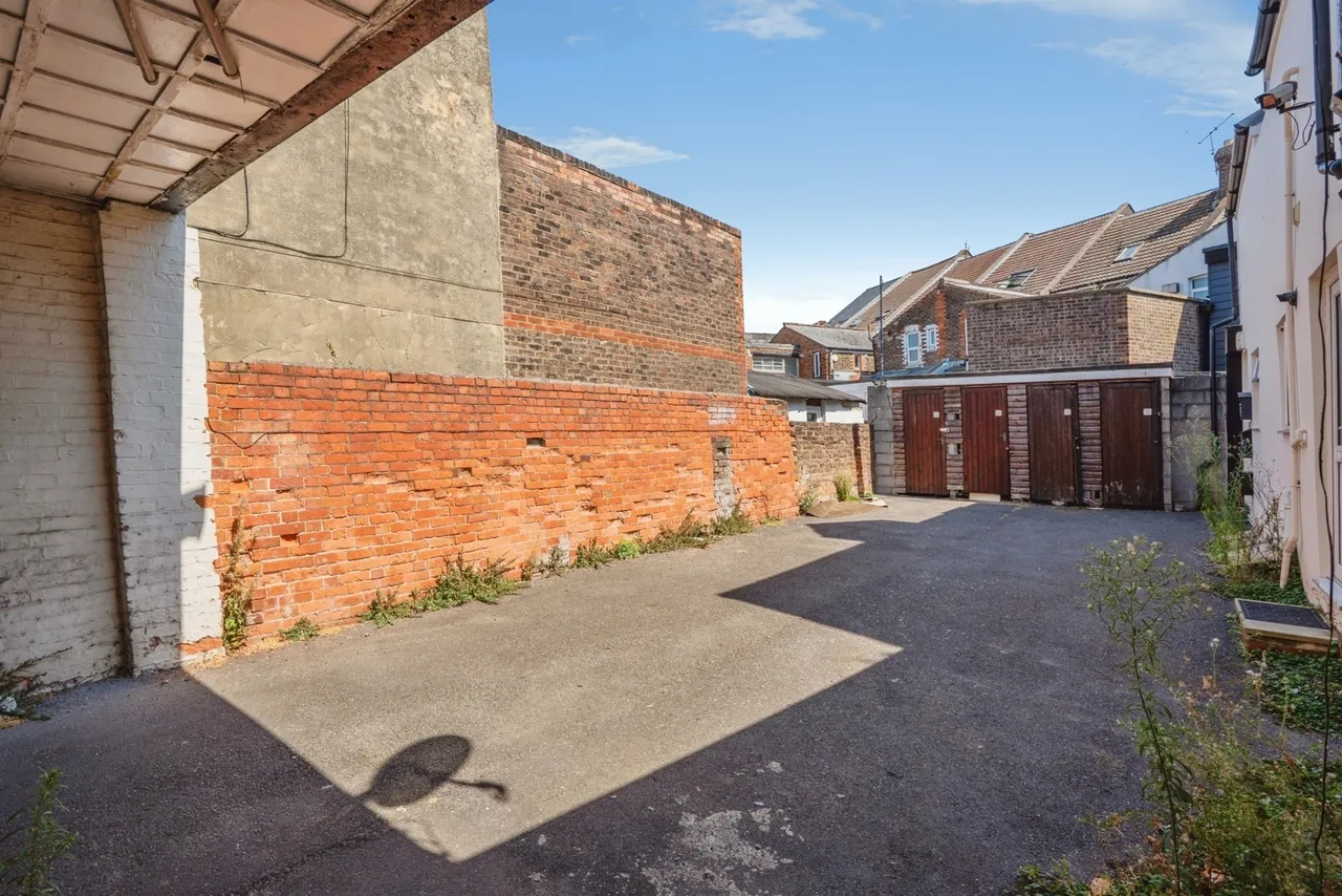 Gladys Avenue, Portsmouth, PO2, photo 16