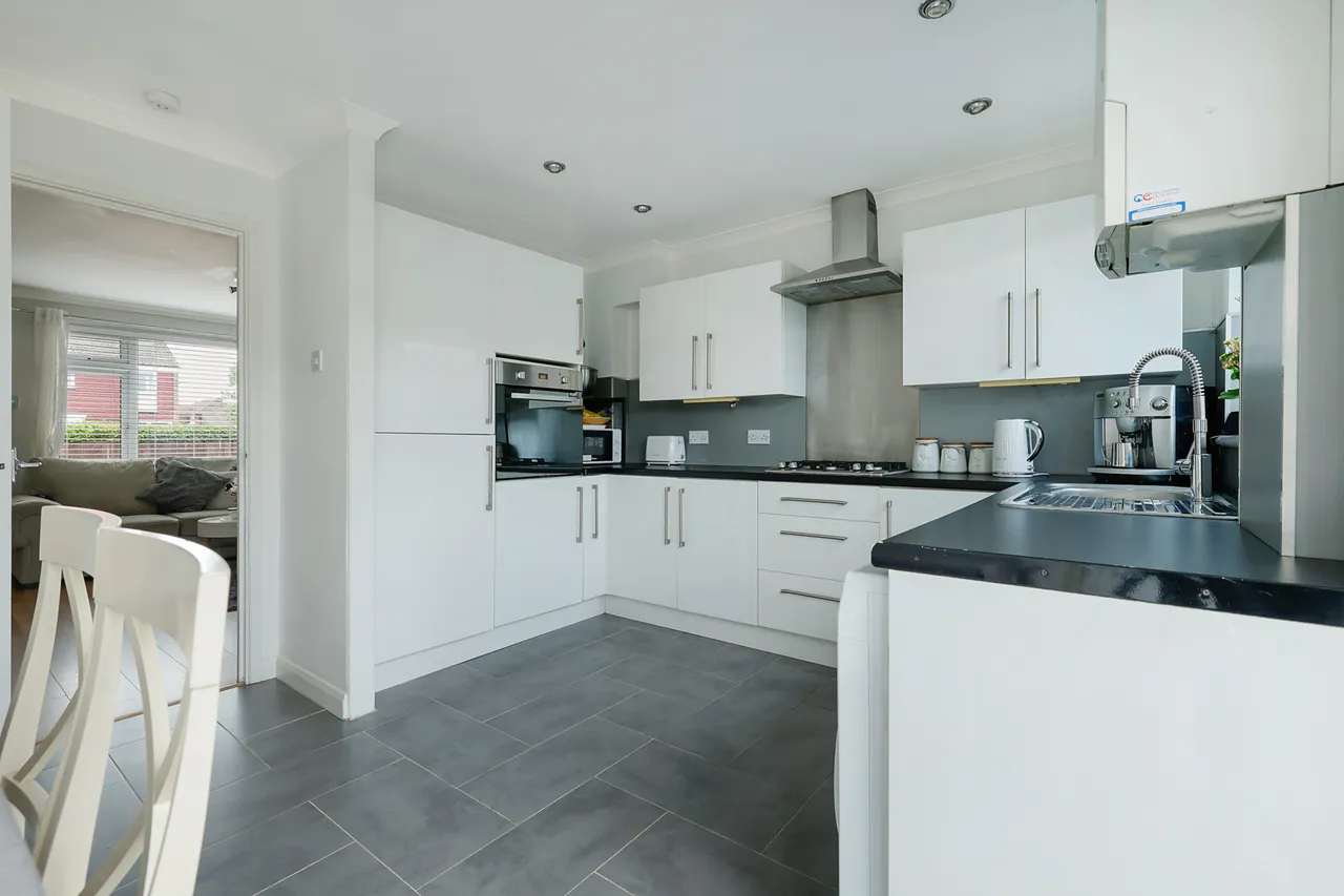 3 bed property for sale, The Spinney, Horley, RH6