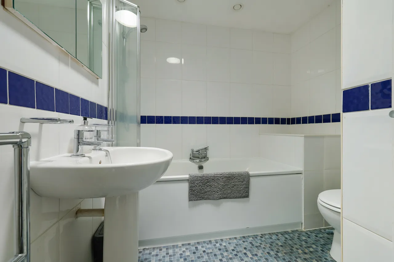 The Spinney, Horley, RH6, photo 11
