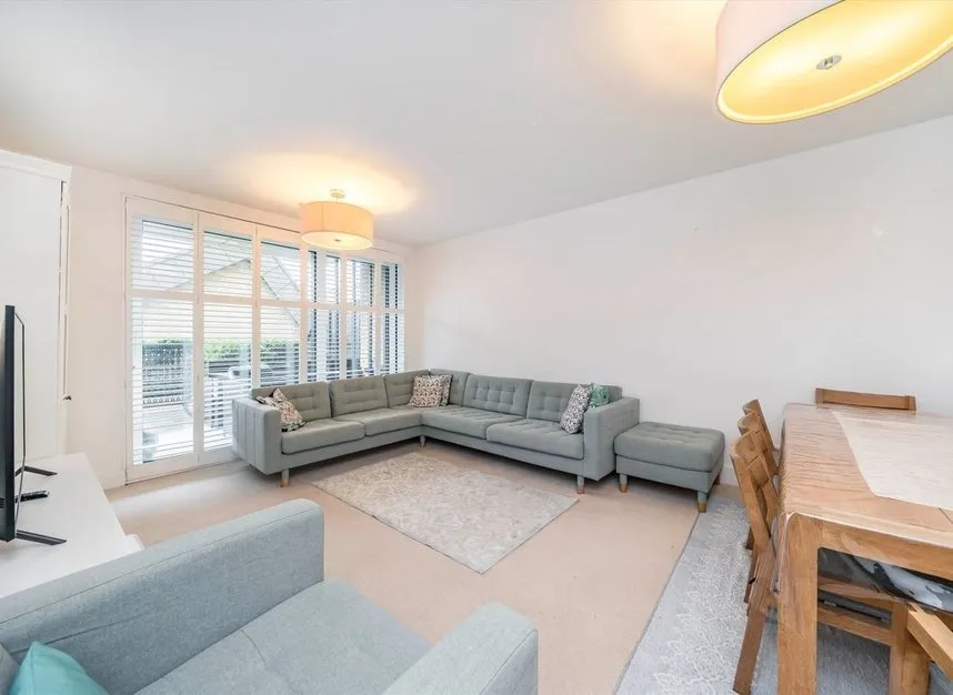Central Avenue, Fulham, SW6, photo 2
