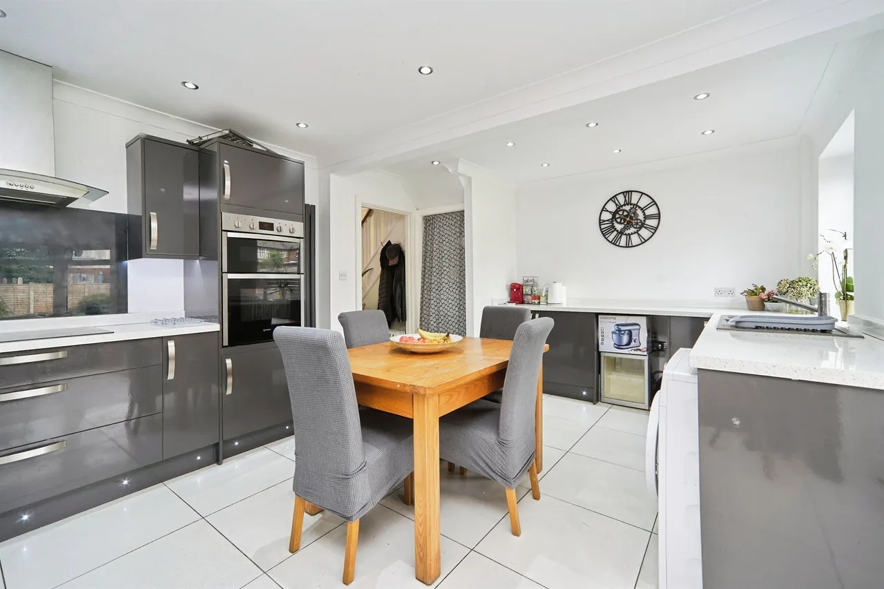 Cross Gates Avenue, Leeds, LS15, photo 3