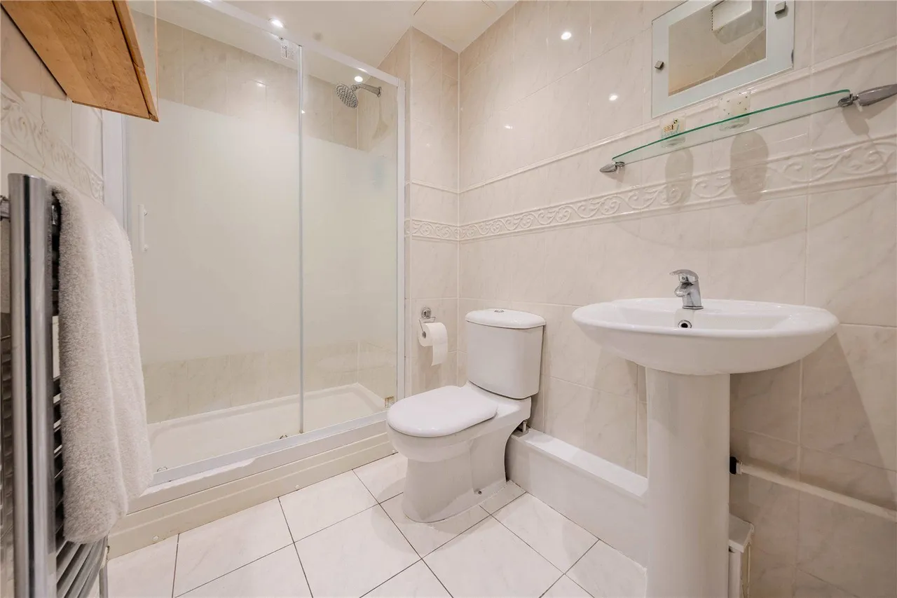 Carisbrooke Road, Leeds, LS16, photo 10