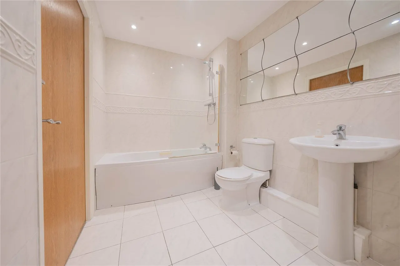 Carisbrooke Road, Leeds, LS16, photo 8
