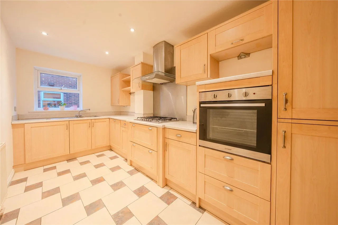 Carisbrooke Road, Leeds, LS16, photo 3