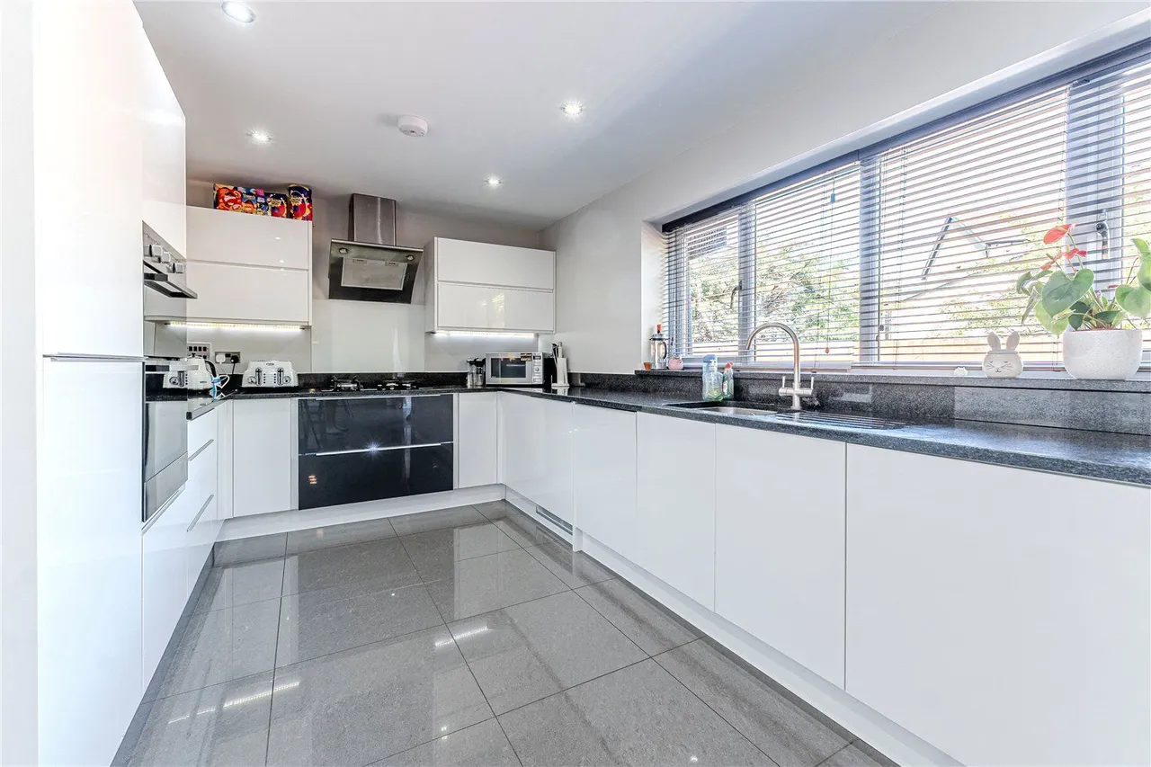 Windmill, Windmill Hill, LS28, photo 13