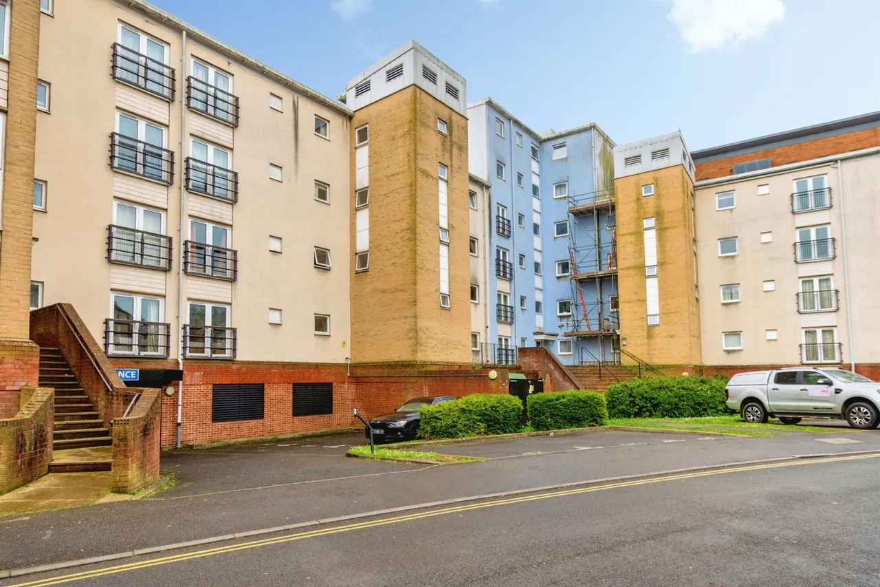 3 bed flat for sale — White Star Place, Southampton