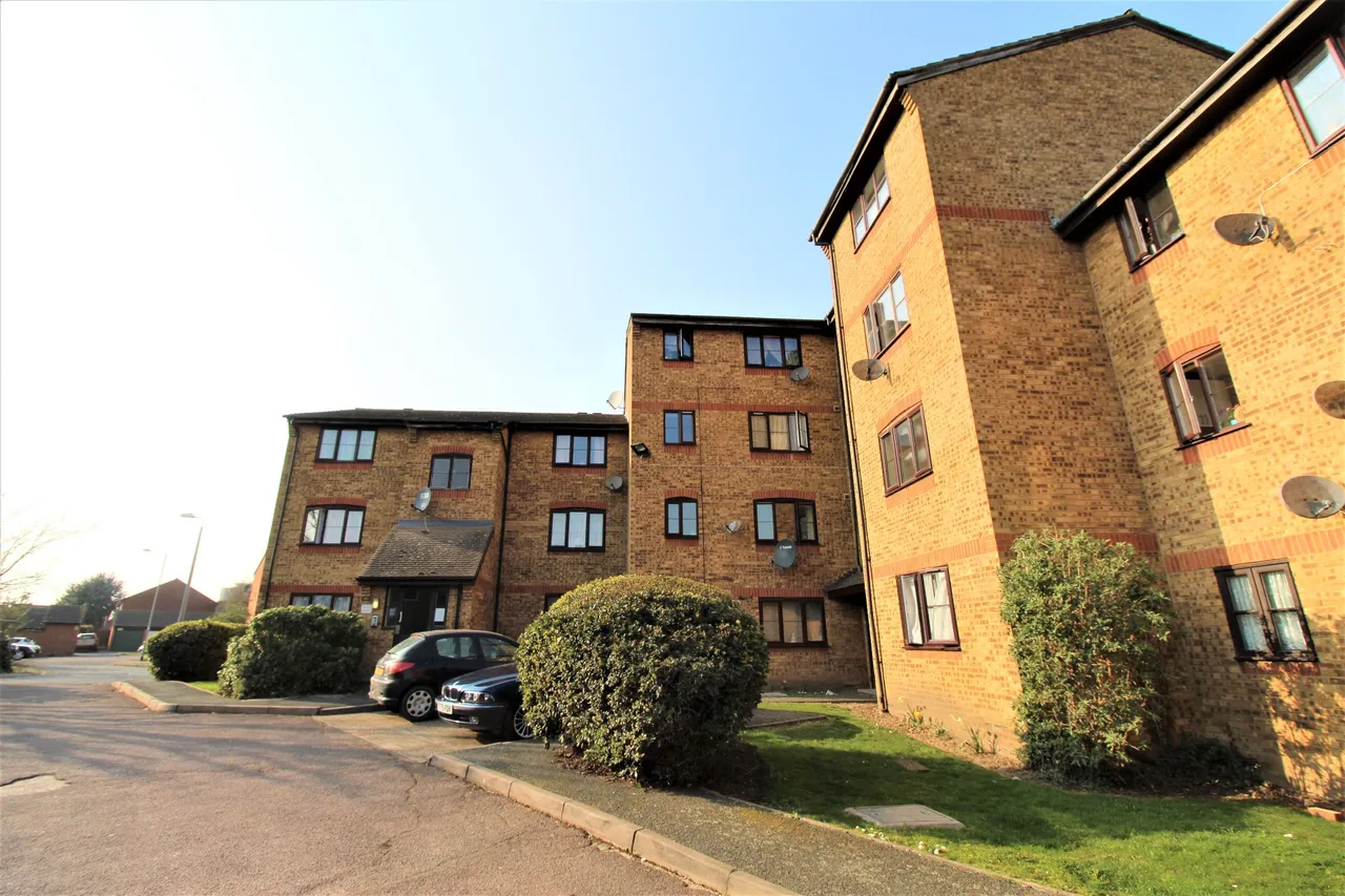 Falcon Avenue, Grays, Essex, RM17 6SF, photo 2