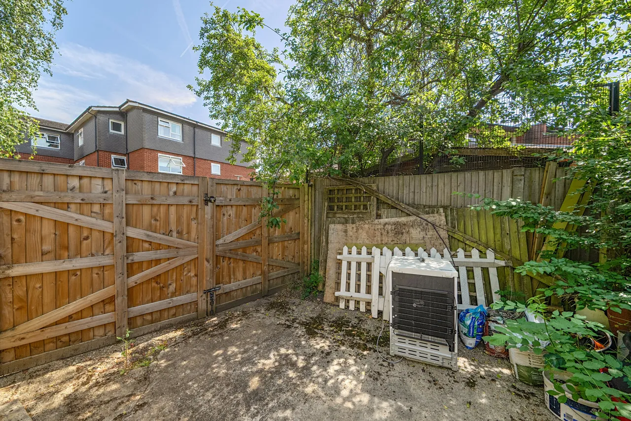 Marsh Road, Pinner, HA5, photo 19