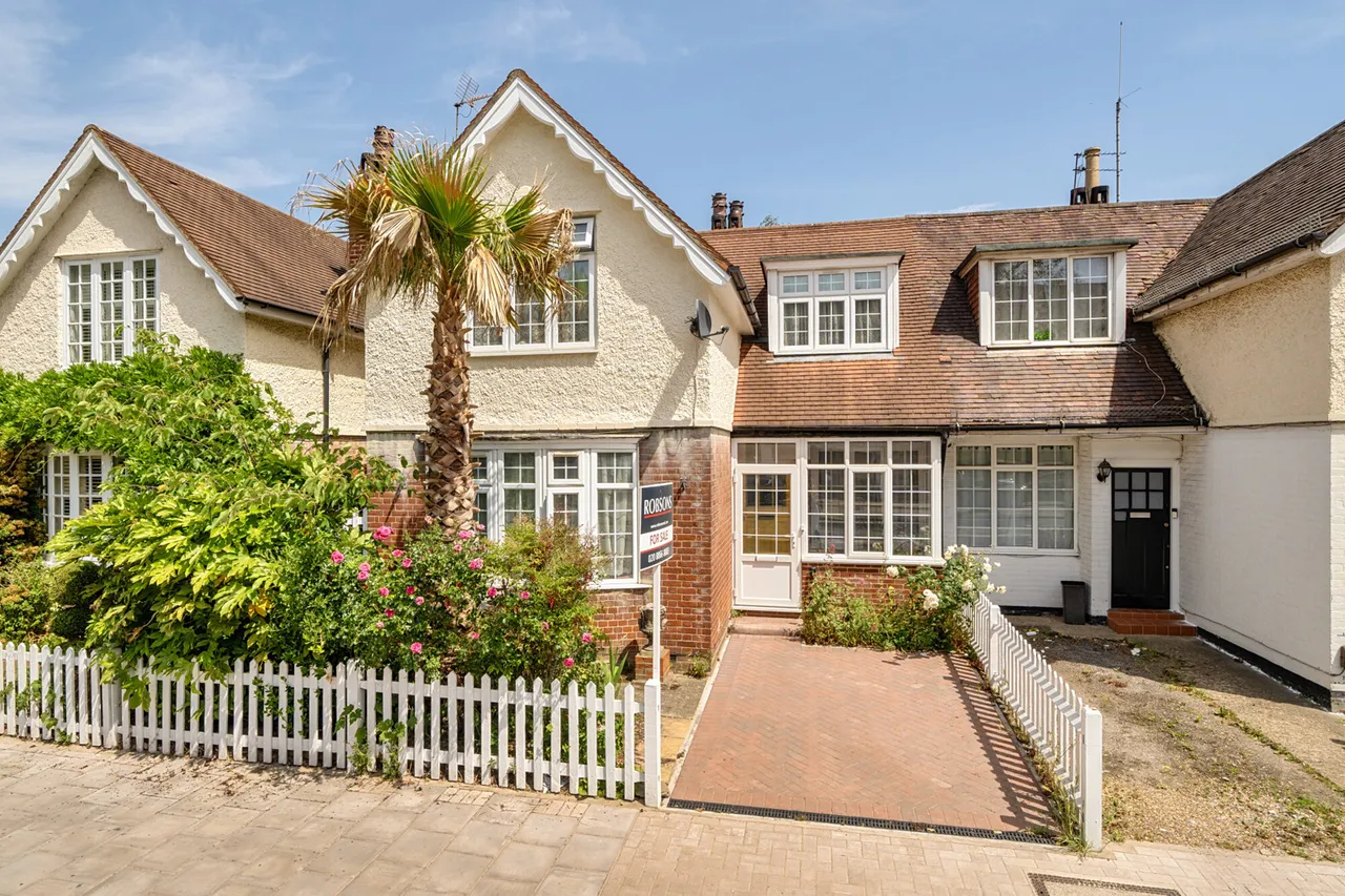 3 bed house for sale, Marsh Road, Pinner, HA5