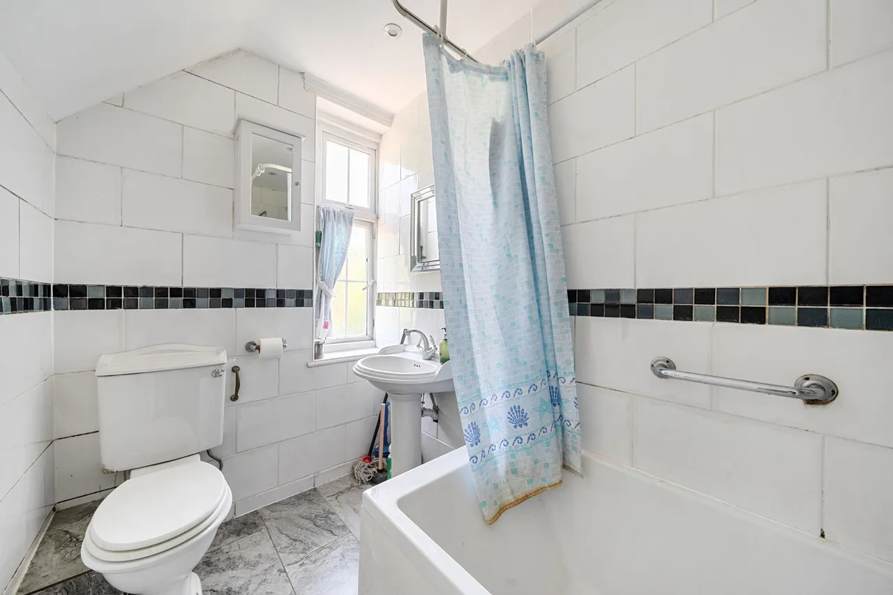 Marsh Road, Pinner, HA5, photo 18