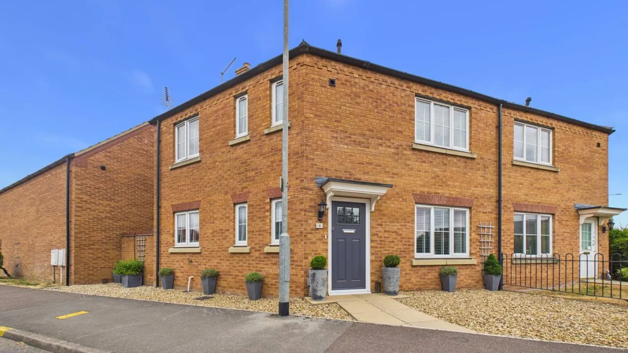 3 bed house for sale — Eagle Road, Bourne, PE10