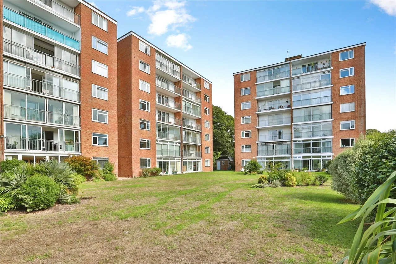 3 bed flat for sale, Poole Road, Westbourne, BH4