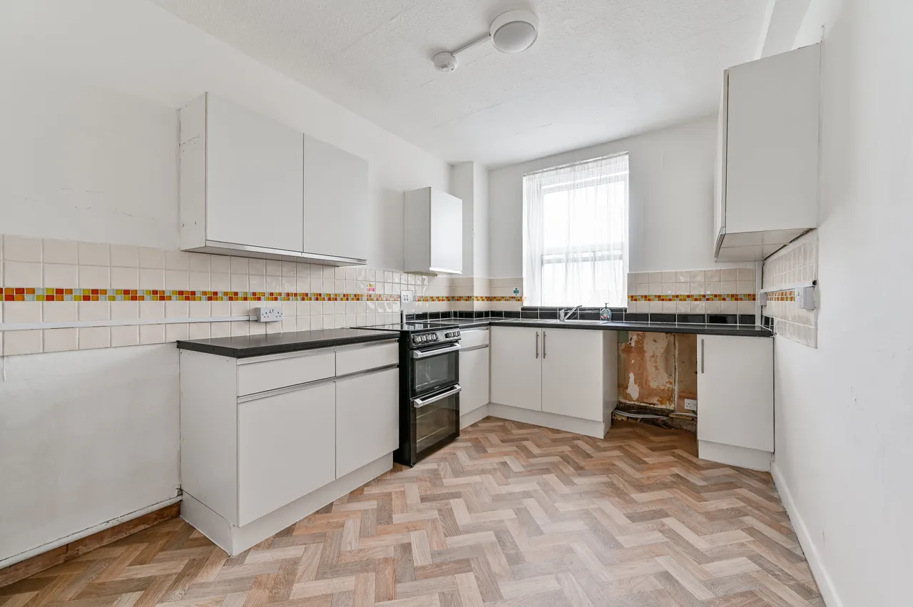 Flat 98 Penshurst, Queens Crescent, London, photo 3